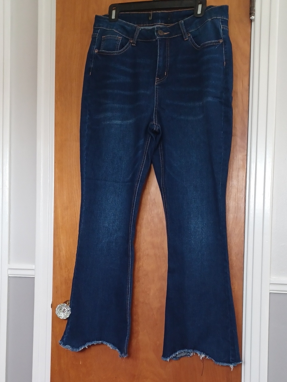 Suzanne Betro Flare Jeans.  Waist 33" Rise 11.5.Inseam 29". Raw Hem.